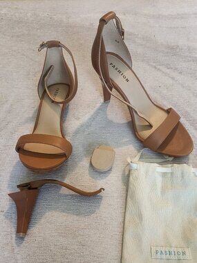 Pashion Convertible Flat / 4" Stiletto Haley Sandal Size 6.5 Nude / Light Brown